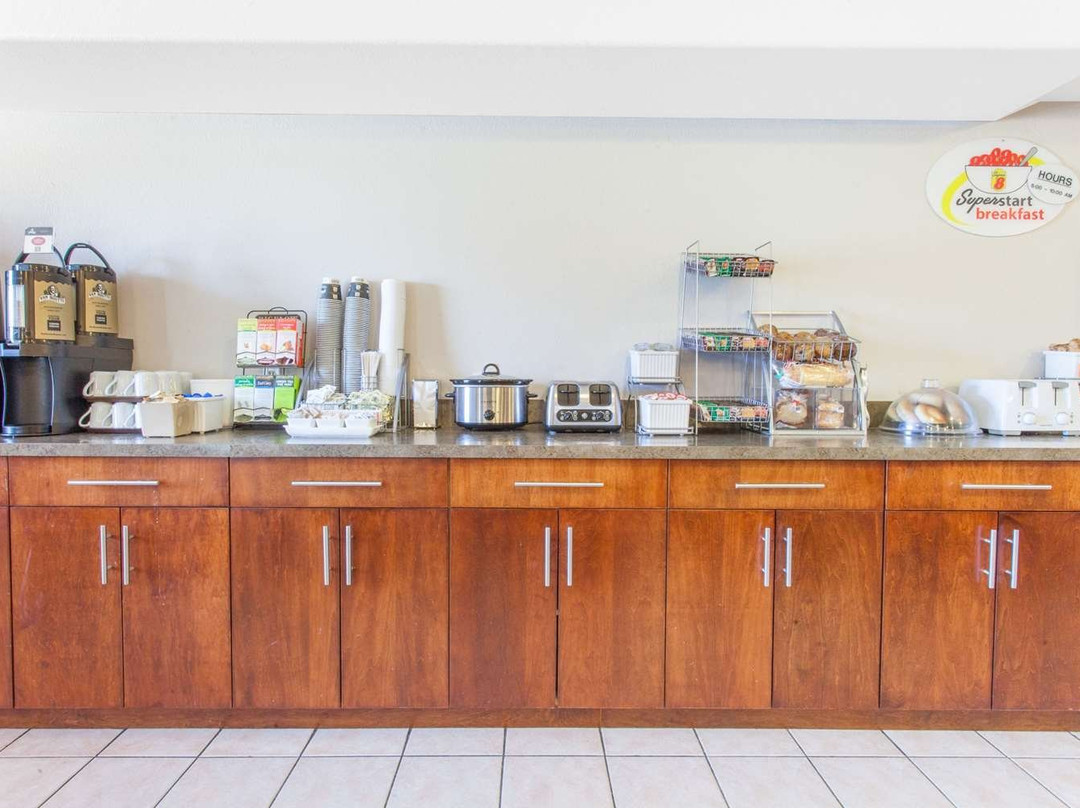 Super 8 by Wyndham Fort Frances主图