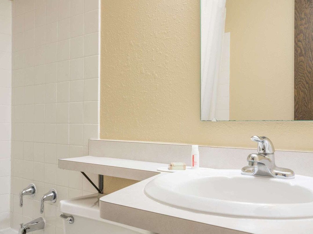 Super 8 by Wyndham Owatonna主图