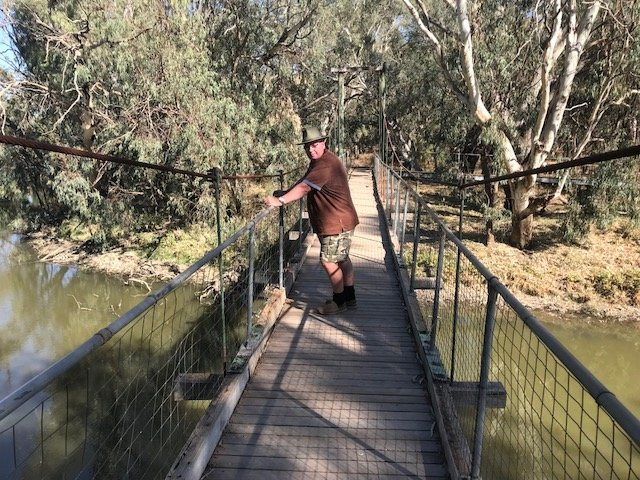 Lachlan River Swing Bridge景点图片