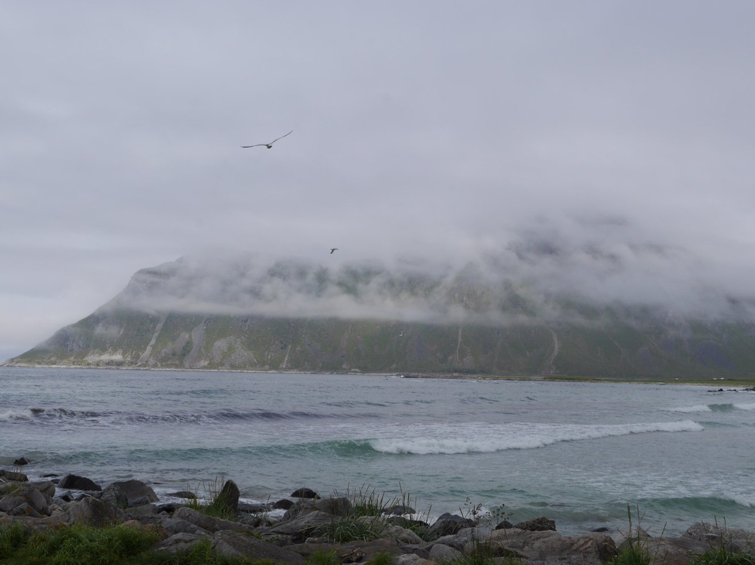 Flakstad Beach景点图片