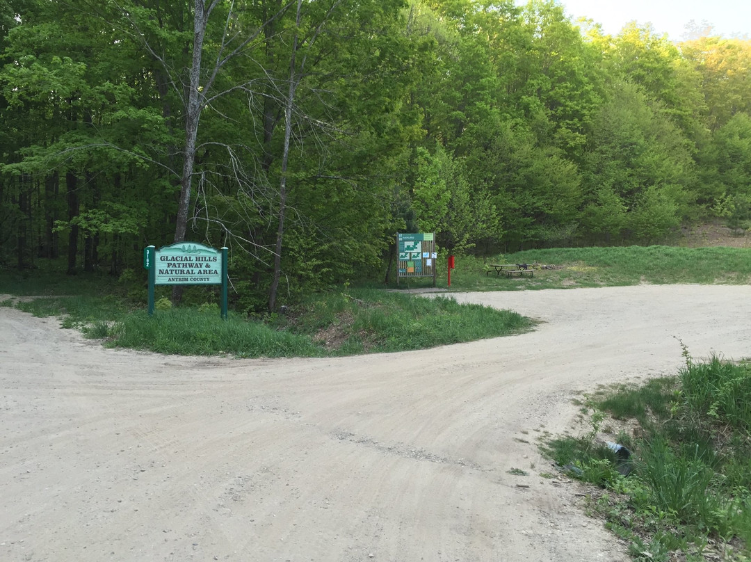 Glacial Hills Pathway and Natural Area景点图片