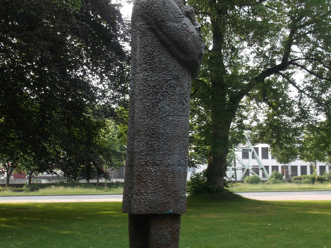 Friedrich-Engels-Denkmal-伍珀塔尔必去景点