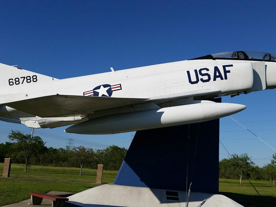 The Veterans Memorial Park & Bridge-Port Arthur必去景点