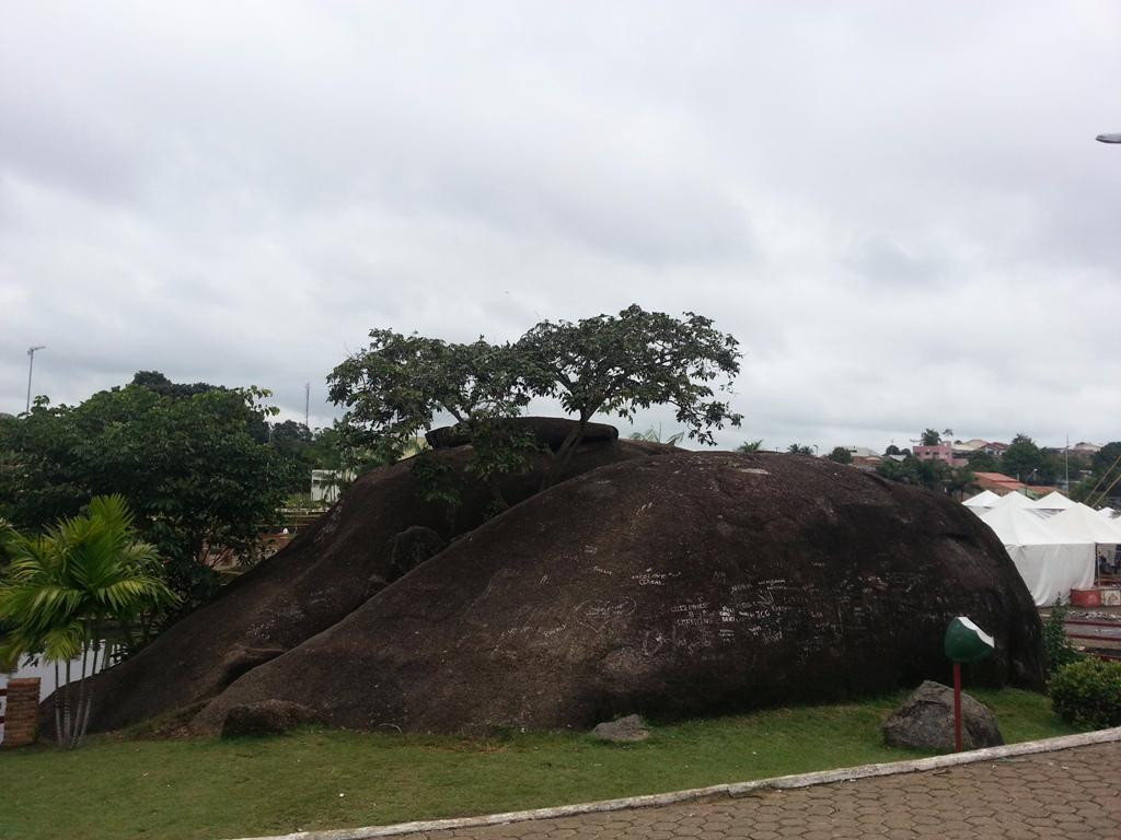 Praça da Liberdade-Ouro Preto Do Oeste必去景点