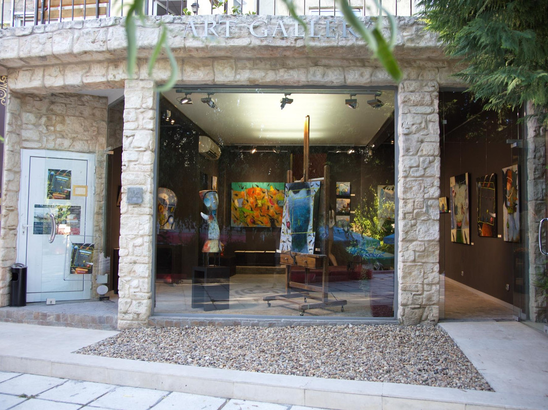 Art Gallery Le Papillon-瓦尔纳必去景点