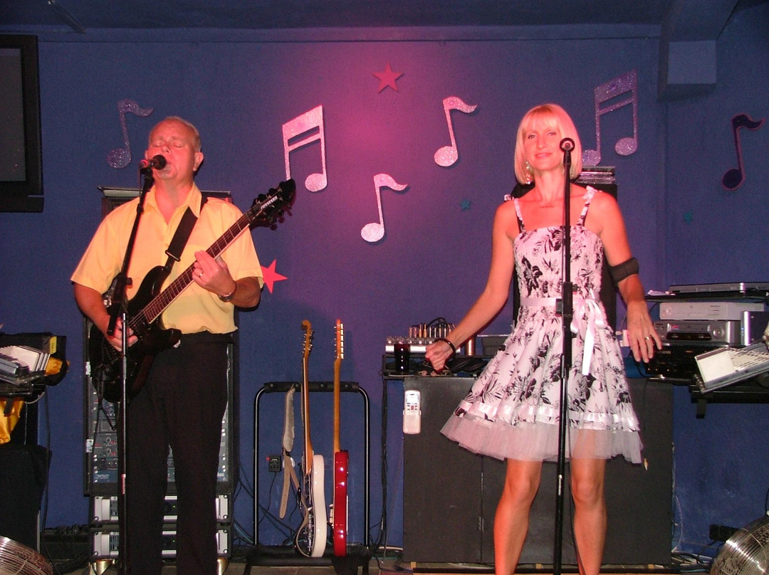 Rotes Velles旅游景点-Stepps Bar