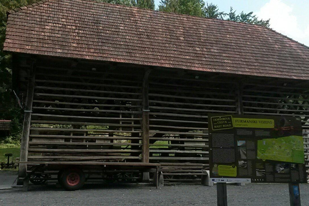 Toplar hayrack-波斯托伊纳必去景点