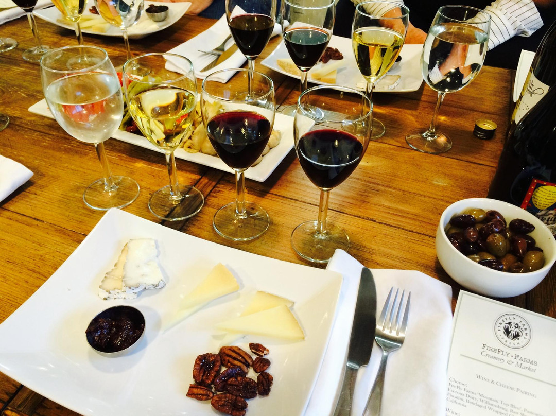 FireFly Farms Market-Accident必去景点