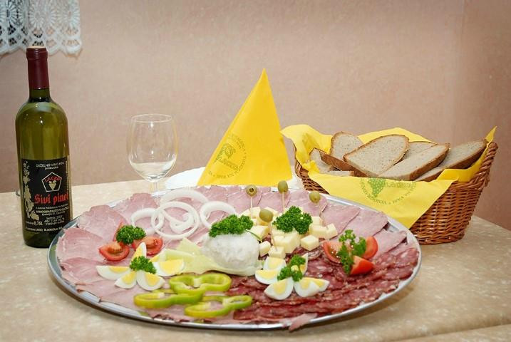 Starse餐馆和美食-Turizem na vasi Lacko