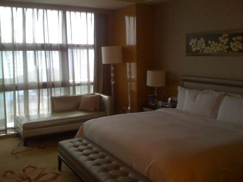 广州万富希尔顿酒店主图