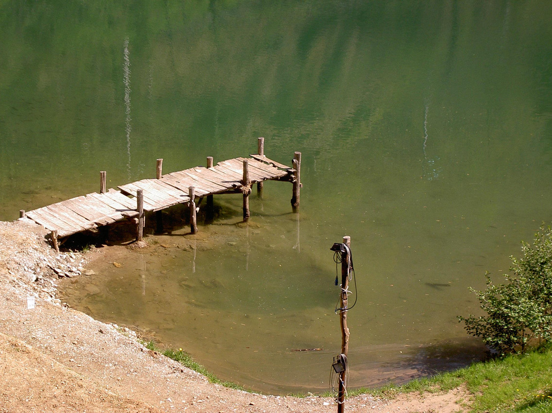 Isola Santa Lake景点图片
