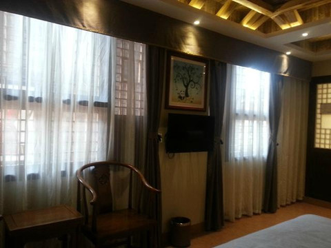 峨眉山逍遥熊猫民宿主图