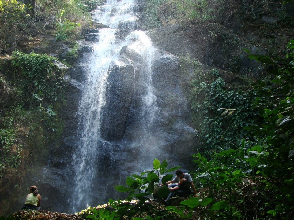 Waterfall la Piedra del Indio景点图片