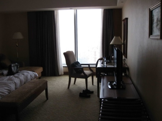 金鹰皇冠假日酒店主图