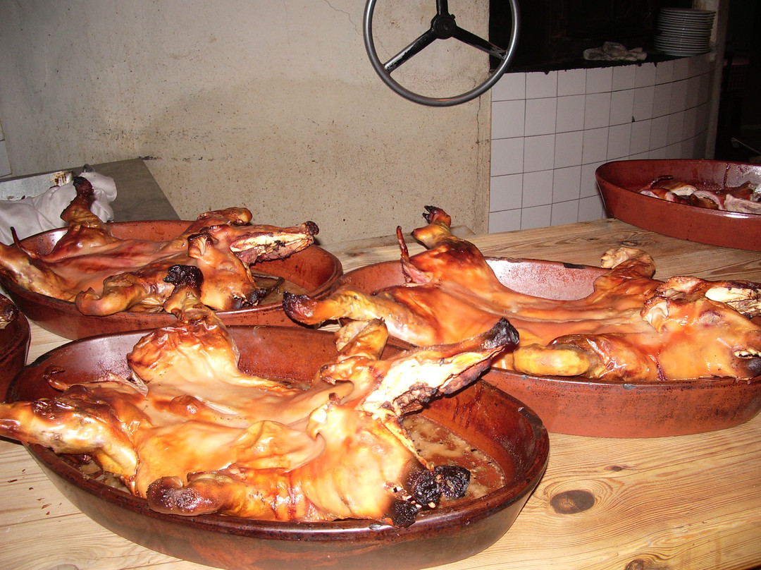 钦琼餐馆和美食-Meson Cuevas del Vino