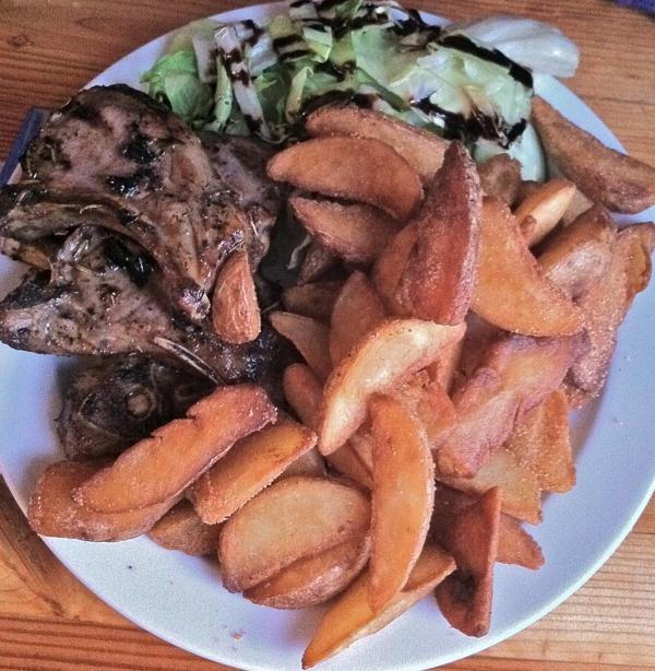 Guesthouse Snjofell主图