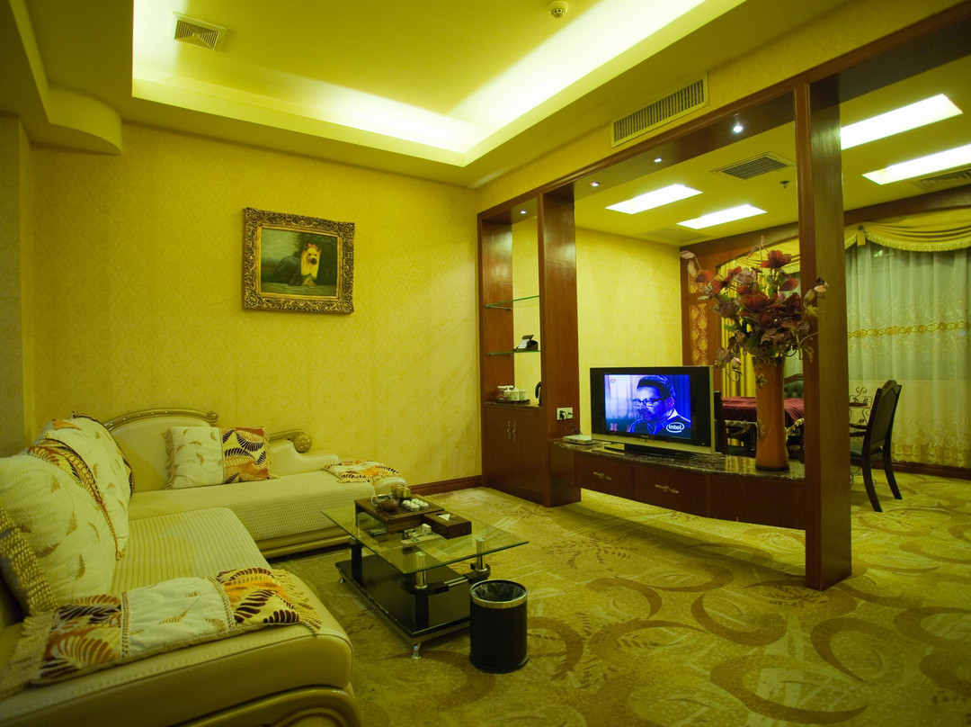 皇廷大酒店主图