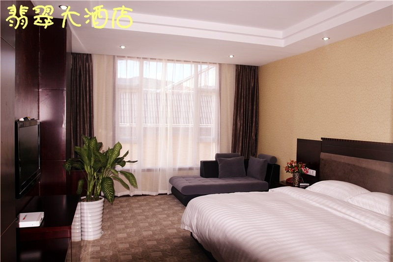 翡翠大酒店主图