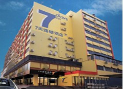 7天连锁酒店(武汉亚贸广场军区总医院地铁站店)主图