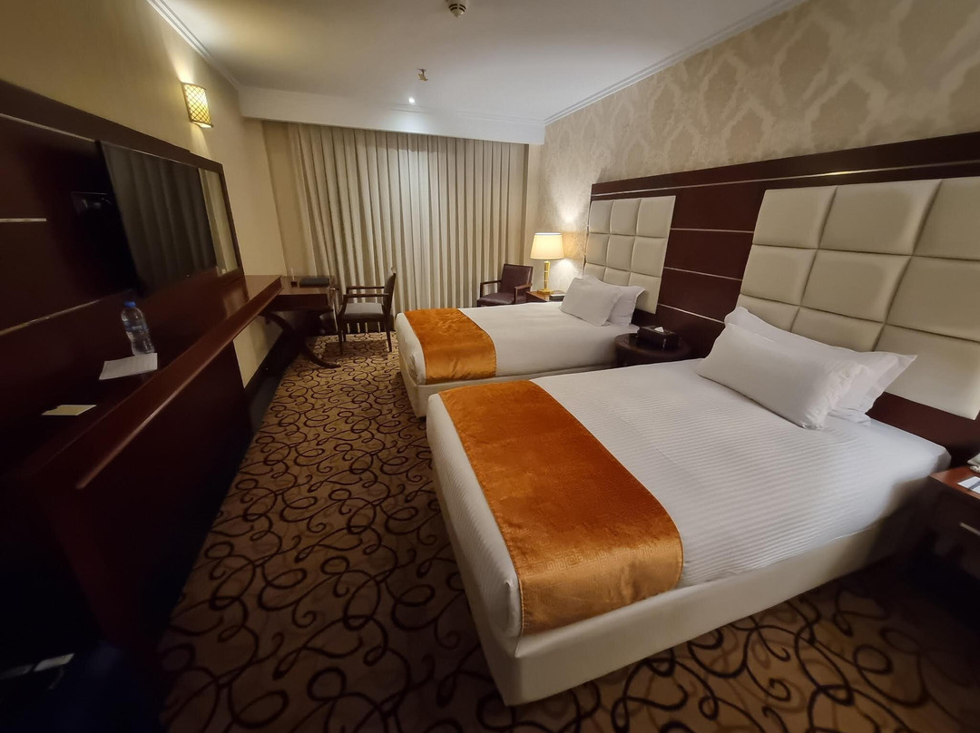Espinas International Hotel, At The Boulevard主图