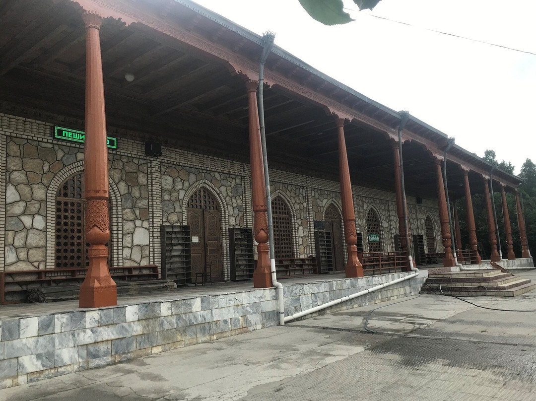 Olim Dodkho Mosque景点图片