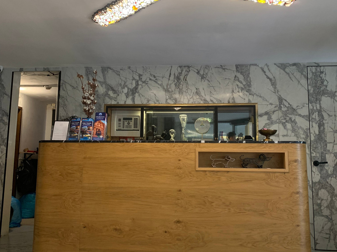 阿尔贝斯套房酒店主图