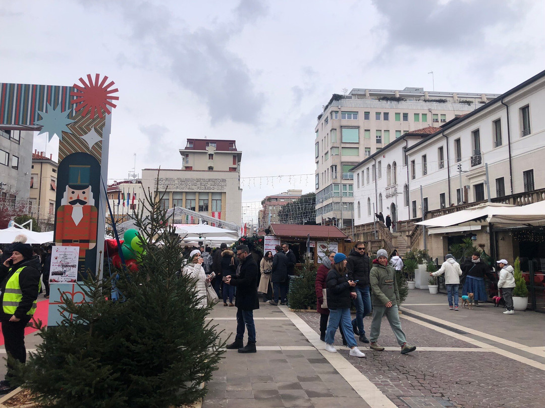 Piazzale XX Settembre-波代诺内必去景点