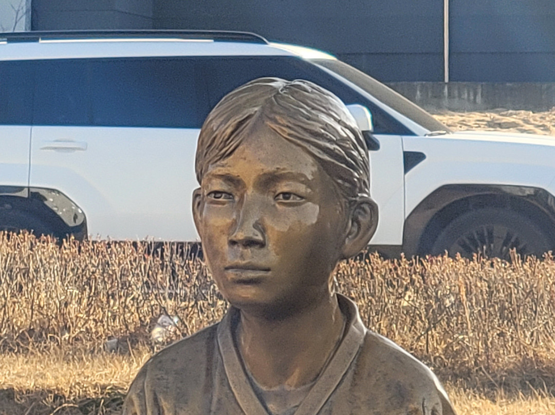 Monument of Peace-荣州市必去景点