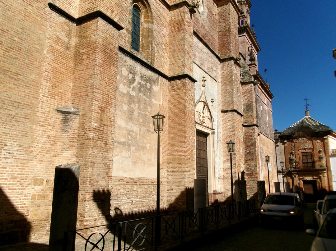Iglesia de Santa Maria de la Asuncion-卡莫纳必去景点