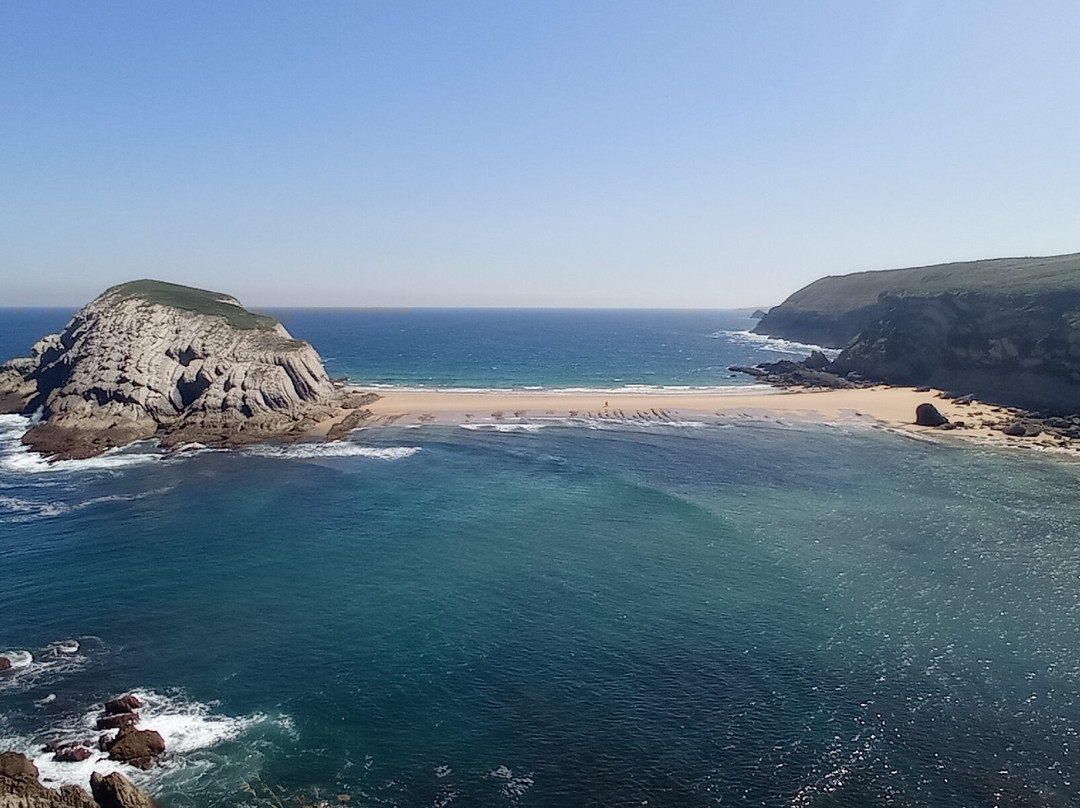 Playa de Covachos景点图片