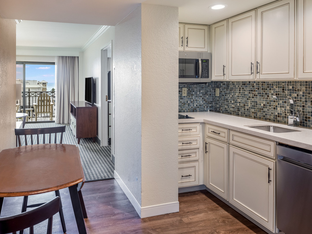 The Atlantic Suites on The Ave主图