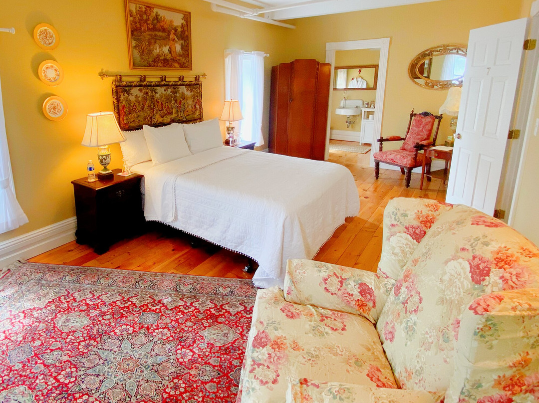 The Queen's Inn主图