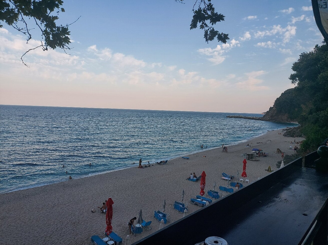 Plaka Beach-Mouresi必去景点