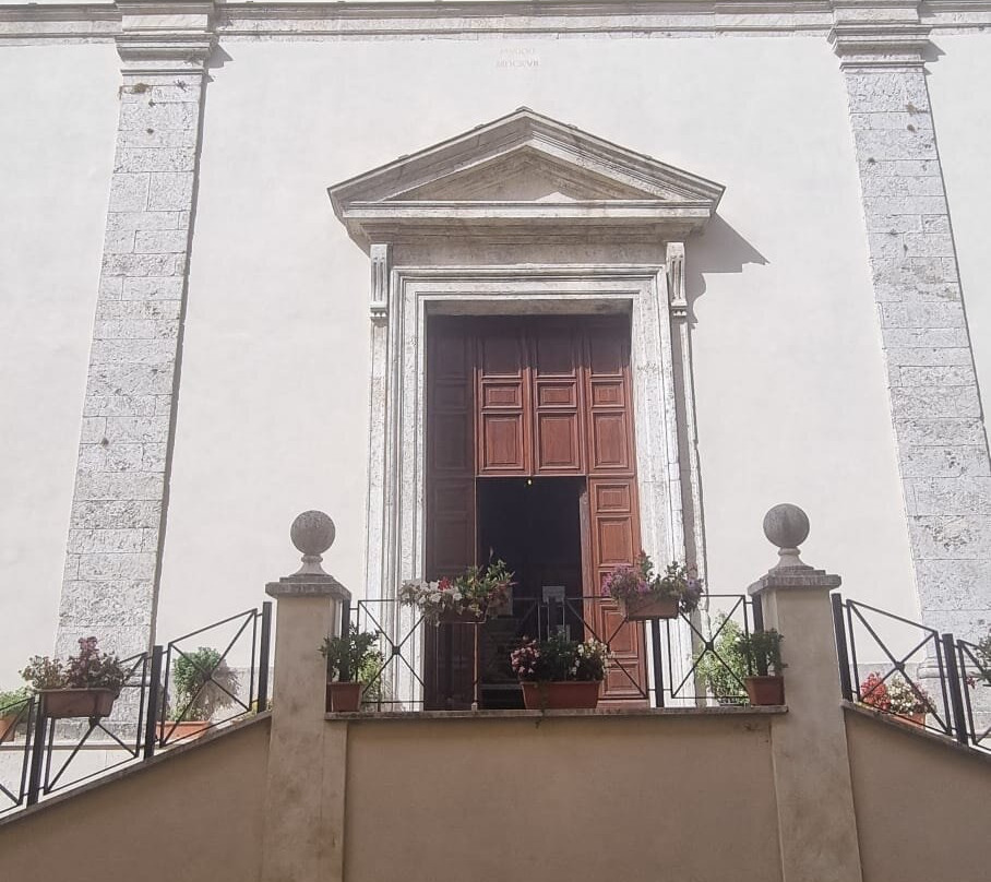 Chiesa di Santa Chiara-菲乌吉必去景点