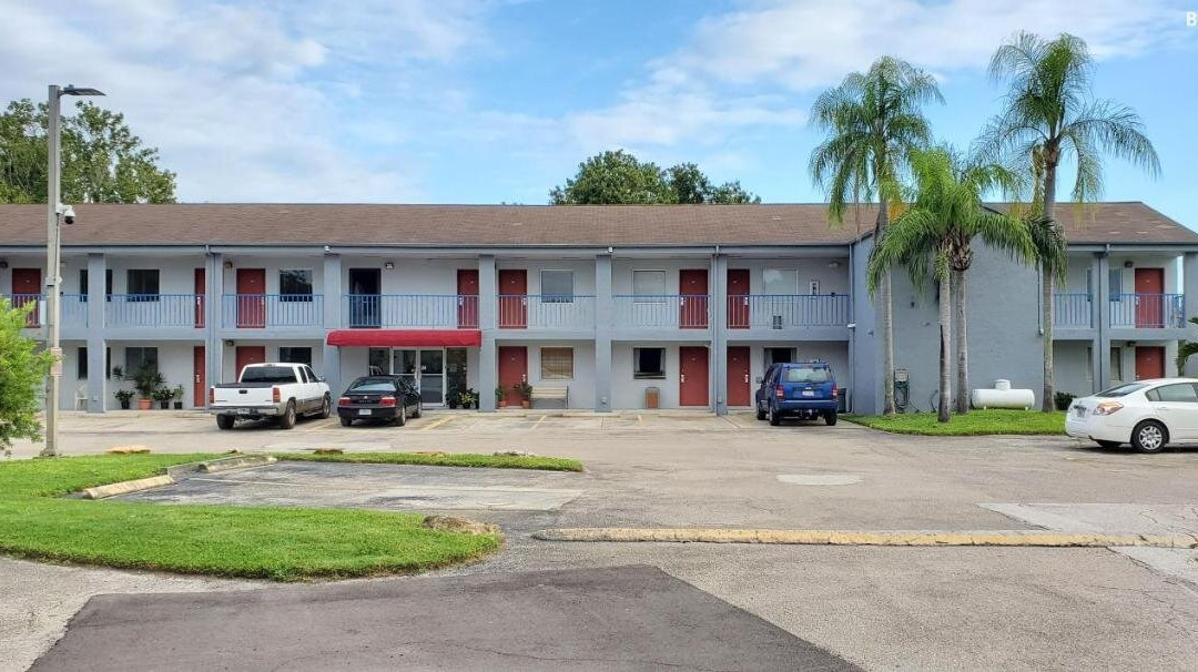 LakeView Inn & Suites主图