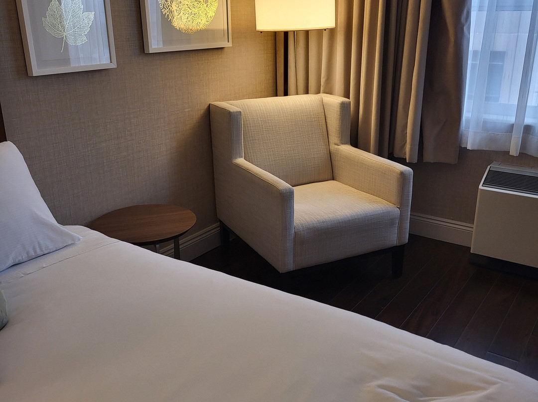 尼尔森勋爵酒店及套房主图