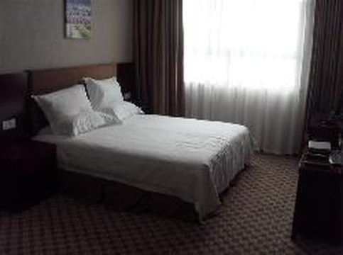 格林豪泰菏泽曹县青菏路商务酒店