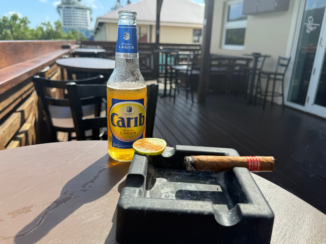 Aromas Cigar & Martini Bar-Road Town必去景点