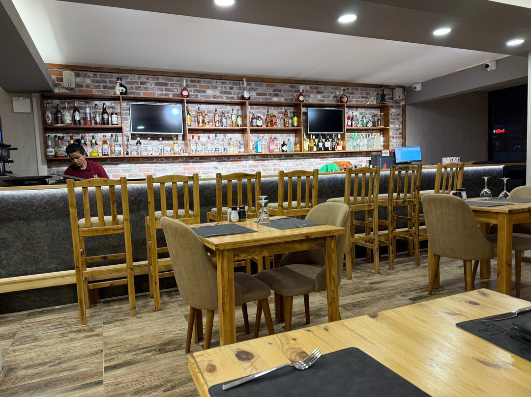 Matiate Restaurant & Bar