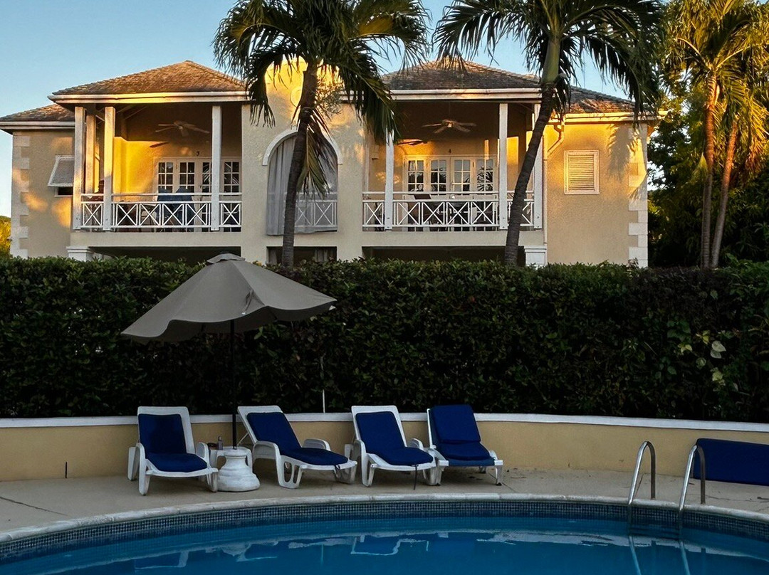 Shades Holiday Apartments主图