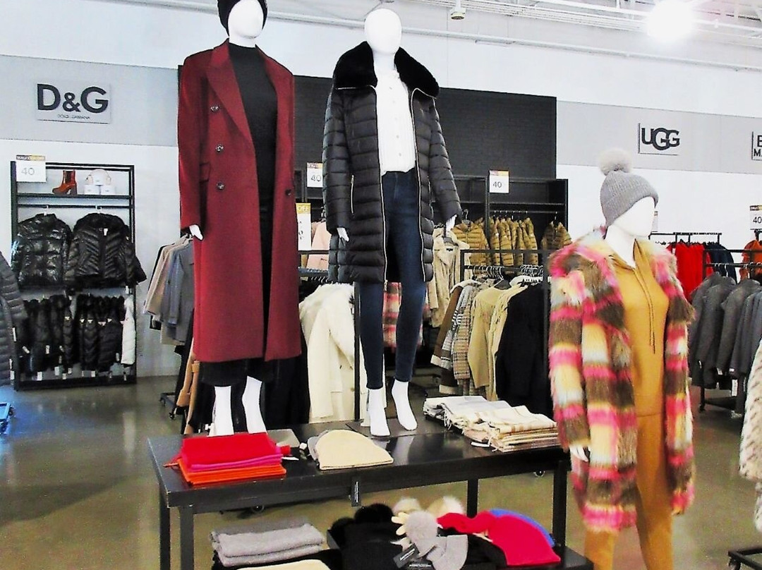 Saks OFF 5TH-奥罗拉必去景点