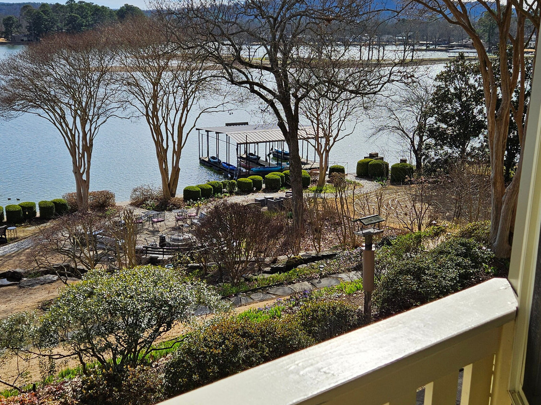 Lookout Point Lakeside Inn主图