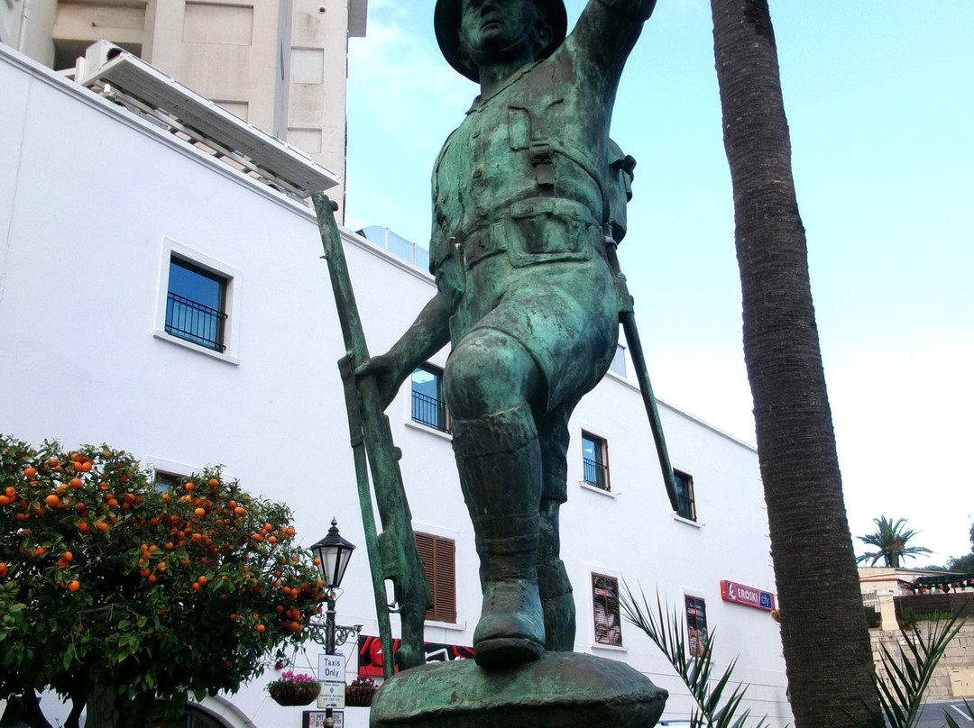 Statue of Gibralter Defence Force Soldier-Gibraltar Town必去景点