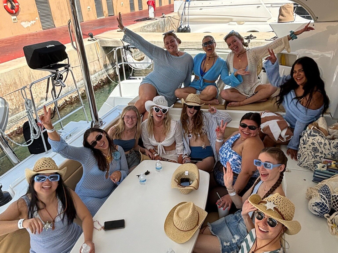 Time To Go Catamaran - Playa Mujeres-坎昆必去景点