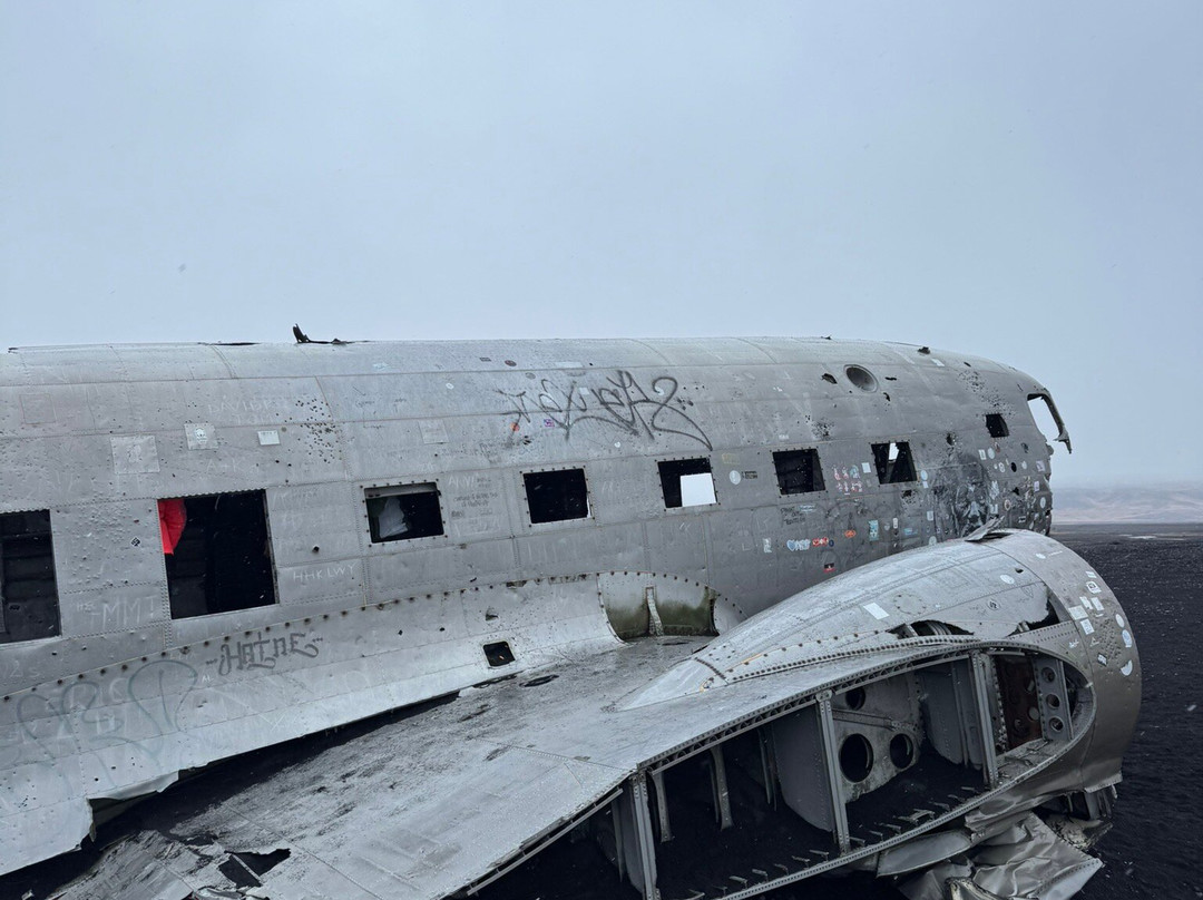 DC-3 Airplane wreck - Eyvindarholt-霍尔斯沃德吕尔镇必去景点