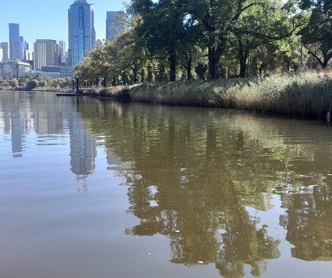 ON A BOAT-墨尔本必去景点
