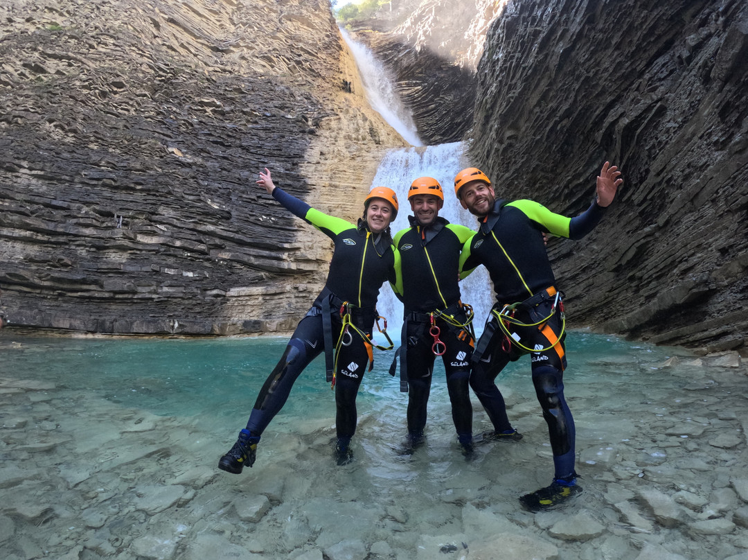 R1 Aventuras - Deportes de Aventura, Barranquismo y Esquí en Pirineos景点图片