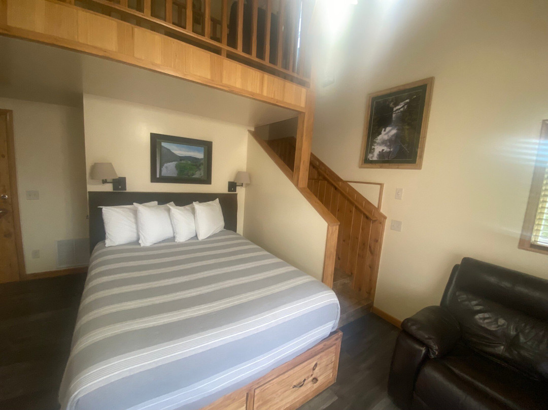 河边小木屋主图