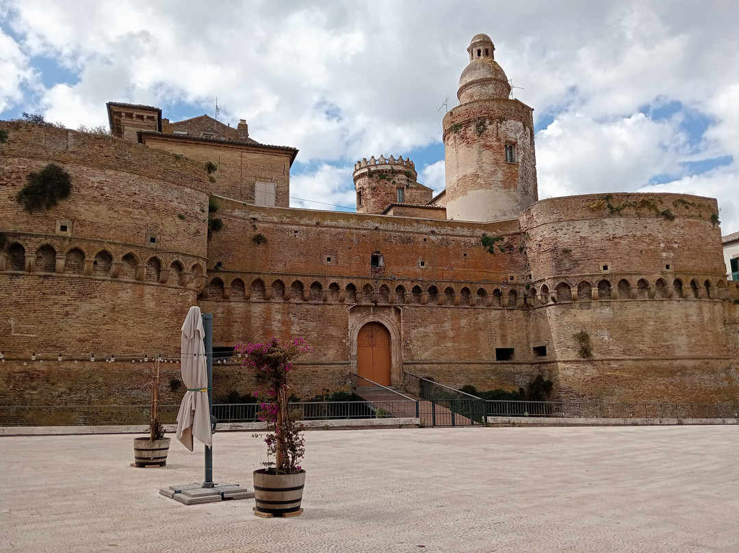 Castello Caldoresco-瓦斯托必去景点