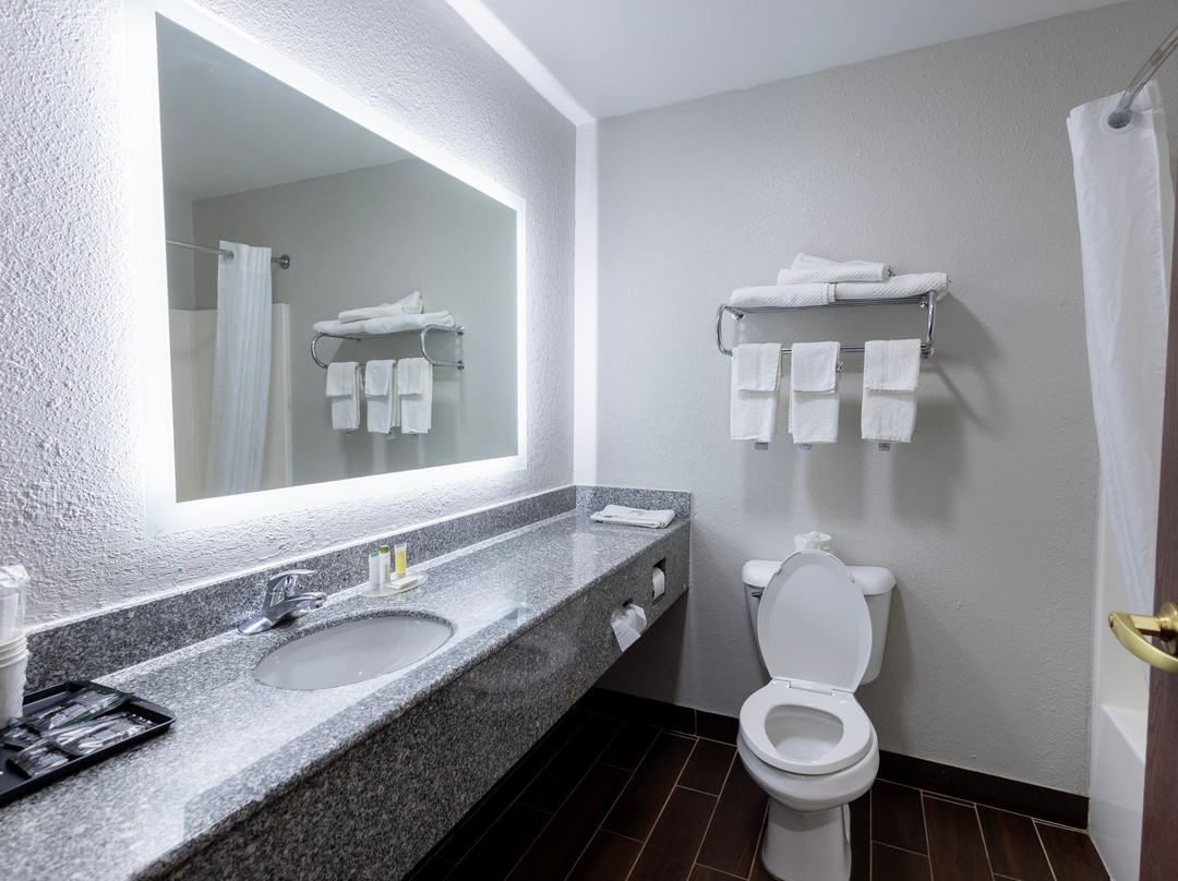 Countryside Inn & Suites主图